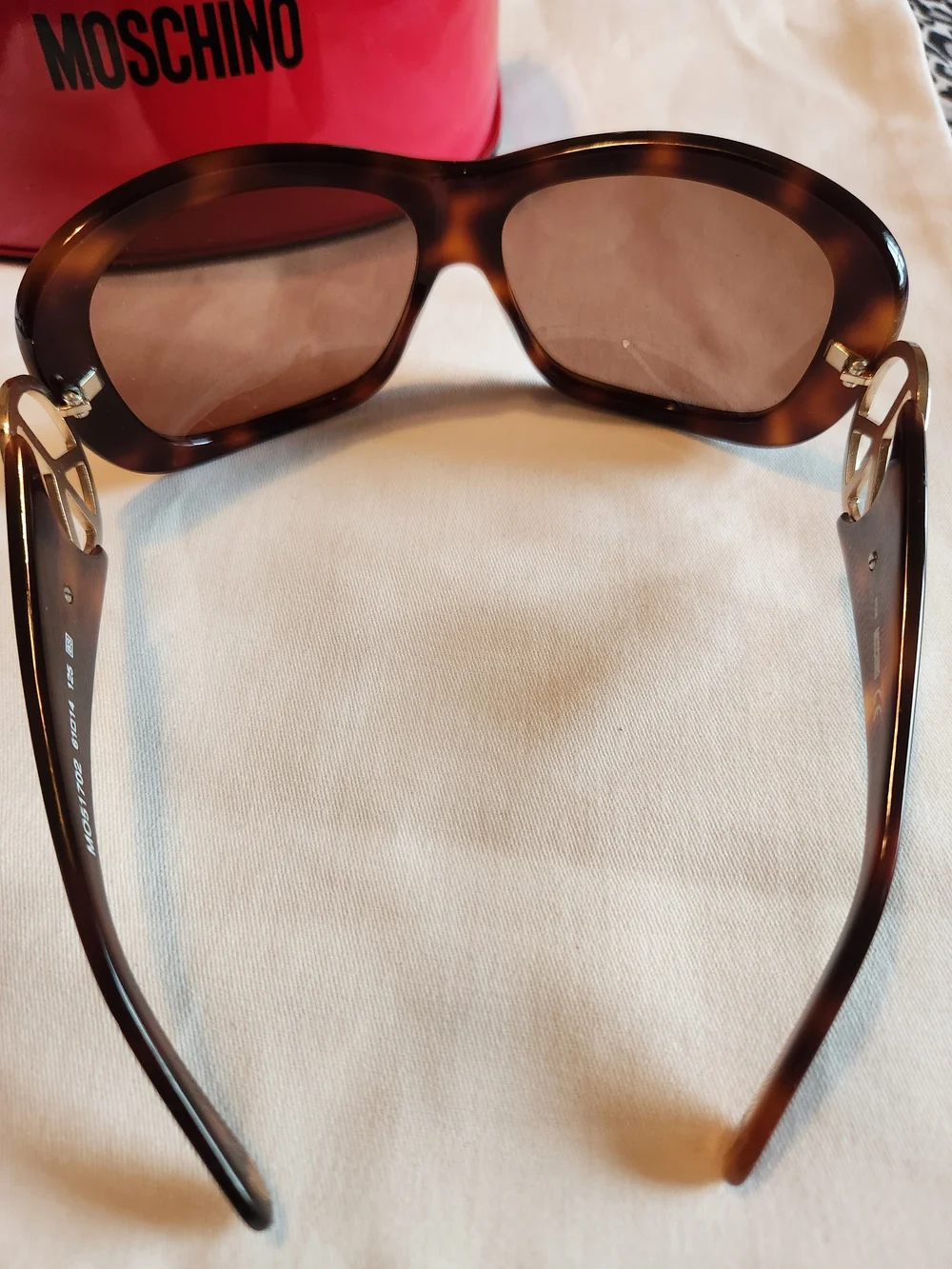 Moschino Women's Brown Tortoiseshell Sunglasses With Design Red Case MO51702
